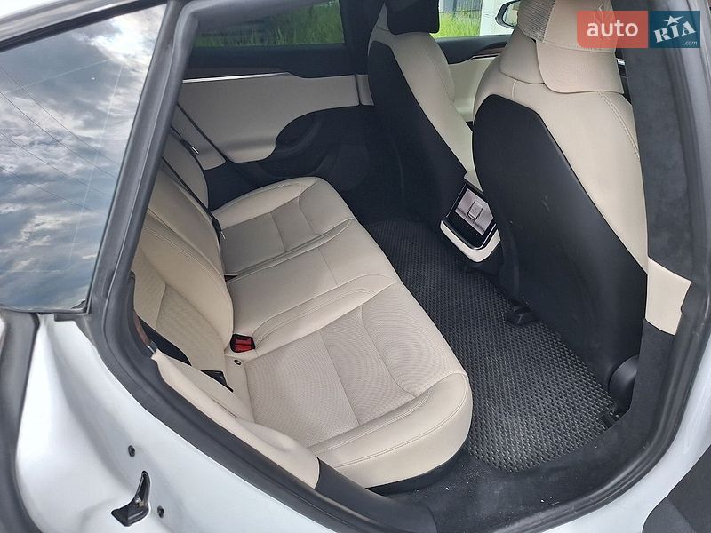 Лифтбек Tesla Model S 2022 в Львове