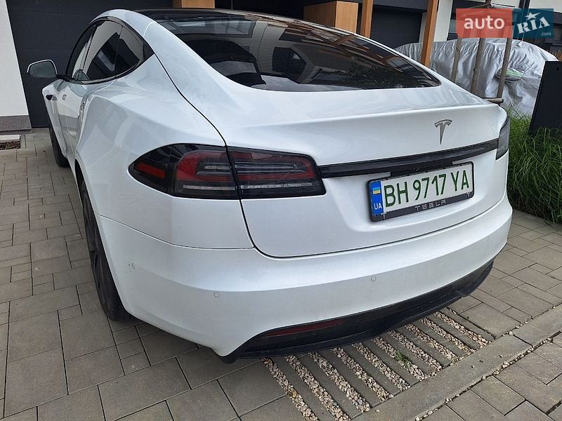 Лифтбек Tesla Model S 2022 в Львове