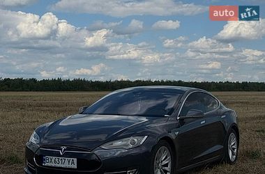 Лифтбек Tesla Model S 2016 в Нетешине