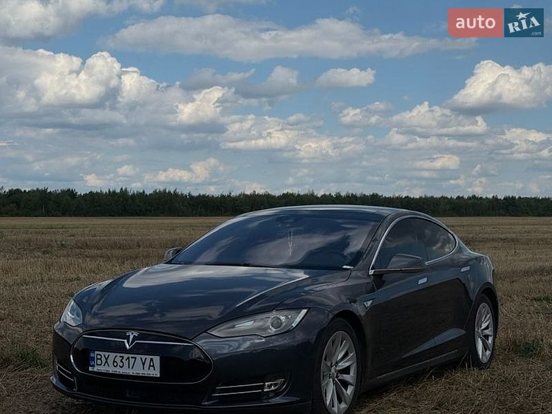 Ліфтбек Tesla Model S 2016 в Нетішині