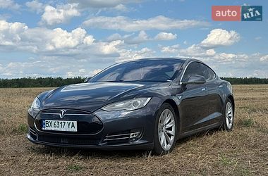 Ліфтбек Tesla Model S 2016 в Нетішині