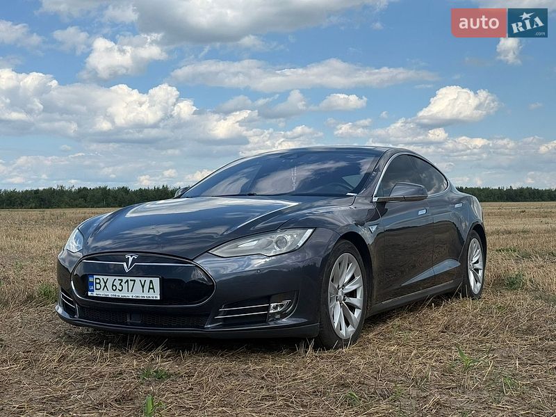 Ліфтбек Tesla Model S 2016 в Нетішині