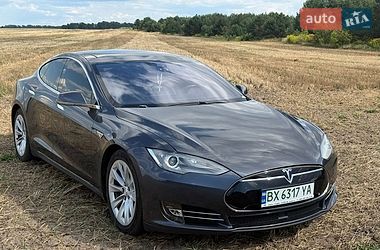 Ліфтбек Tesla Model S 2016 в Нетішині