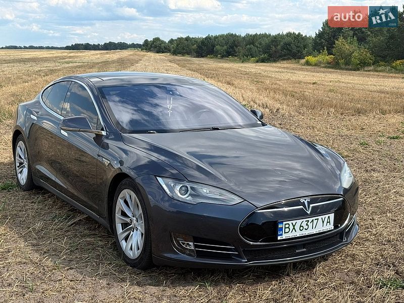 Ліфтбек Tesla Model S 2016 в Нетішині