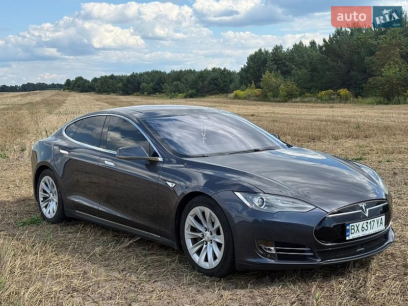 Ліфтбек Tesla Model S 2016 в Нетішині