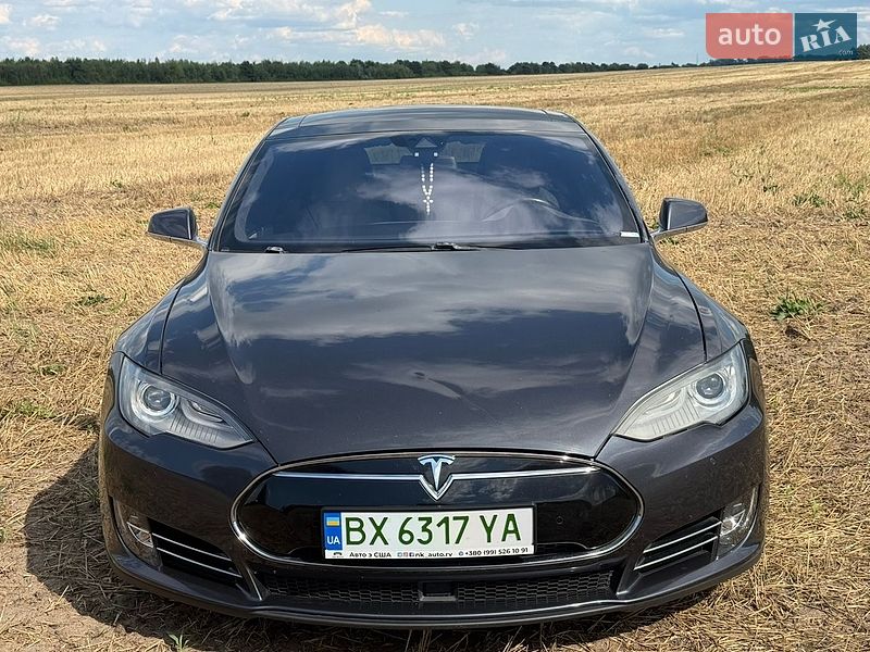 Ліфтбек Tesla Model S 2016 в Нетішині