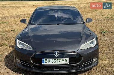Ліфтбек Tesla Model S 2016 в Нетішині