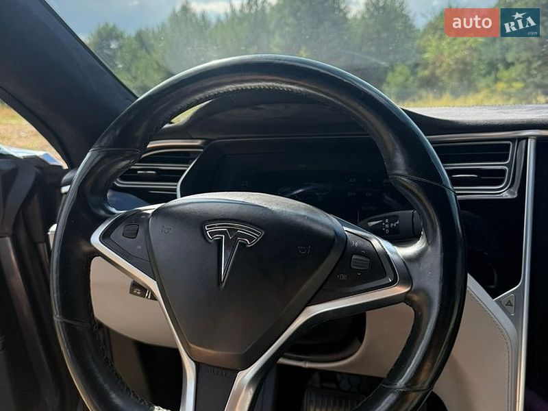 Ліфтбек Tesla Model S 2016 в Нетішині