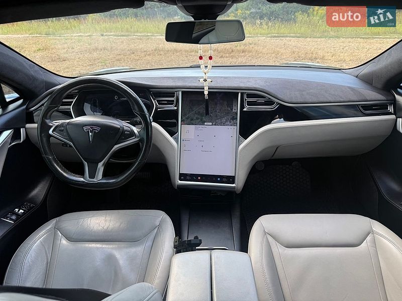 Ліфтбек Tesla Model S 2016 в Нетішині