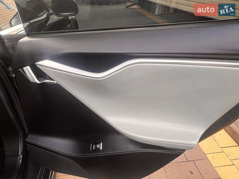 Ліфтбек Tesla Model S 2016 в Нетішині