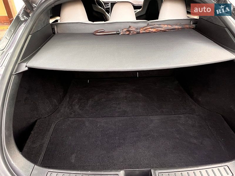 Ліфтбек Tesla Model S 2016 в Нетішині