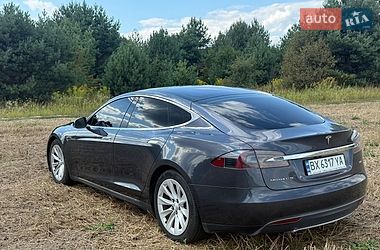 Ліфтбек Tesla Model S 2016 в Нетішині