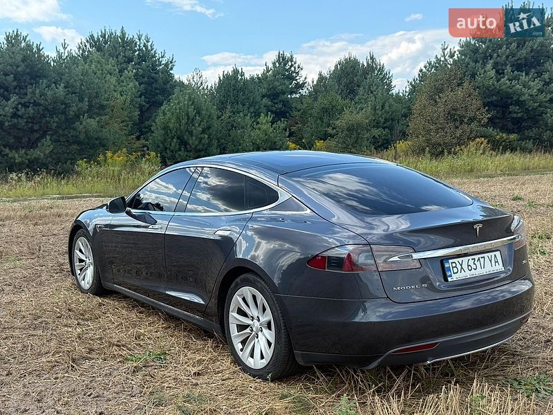 Ліфтбек Tesla Model S 2016 в Нетішині