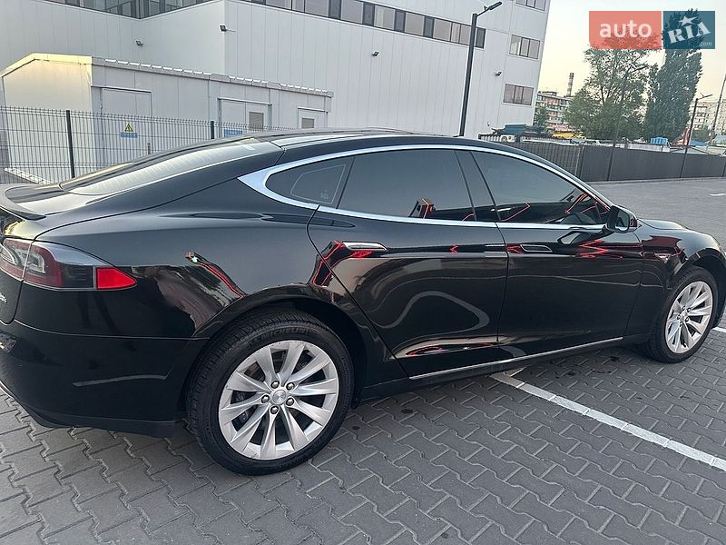 Лифтбек Tesla Model S 2014 в Киеве