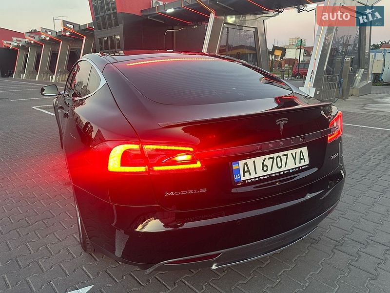 Лифтбек Tesla Model S 2014 в Киеве