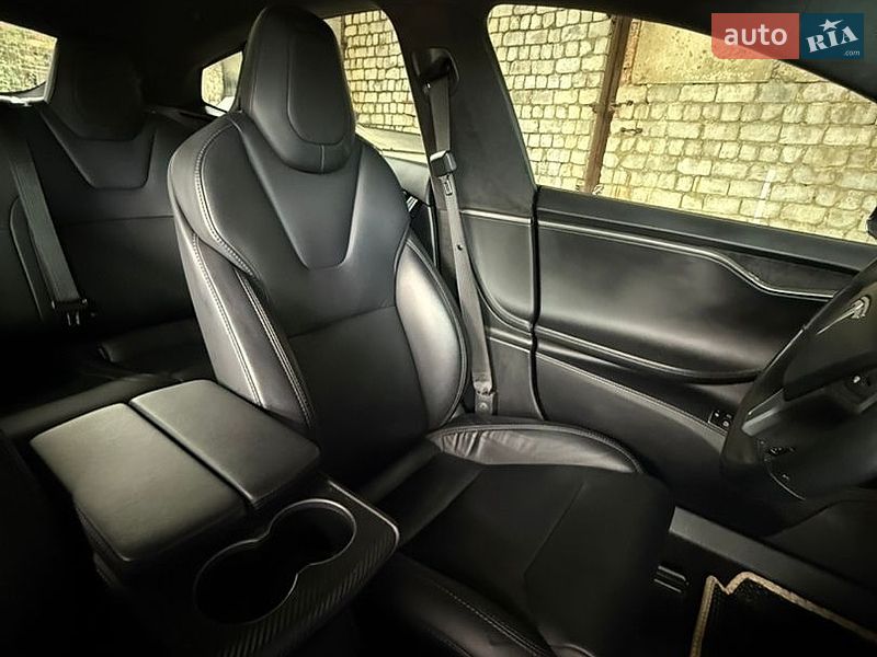 Ліфтбек Tesla Model S 2019 в Львові