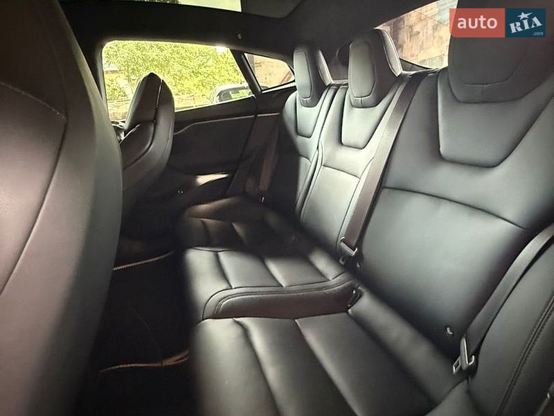 Ліфтбек Tesla Model S 2019 в Львові