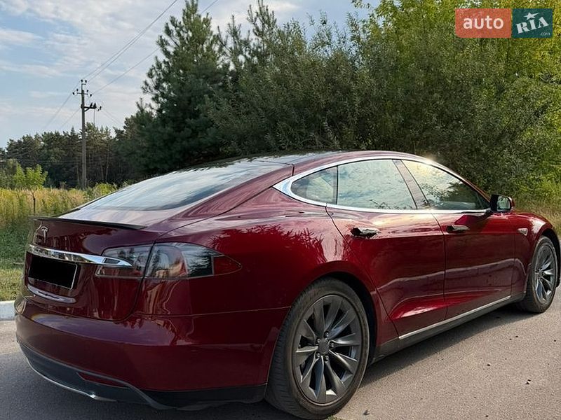 Лифтбек Tesla Model S 2013 в Коростышеве