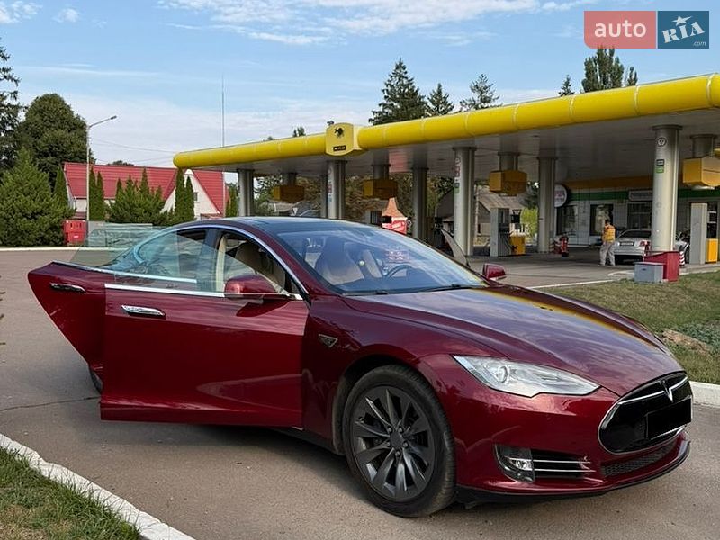 Лифтбек Tesla Model S 2013 в Коростышеве