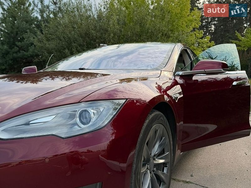Лифтбек Tesla Model S 2013 в Коростышеве