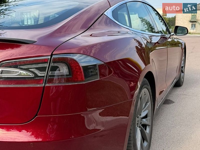 Лифтбек Tesla Model S 2013 в Коростышеве