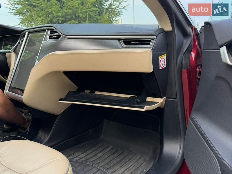 Лифтбек Tesla Model S 2013 в Коростышеве
