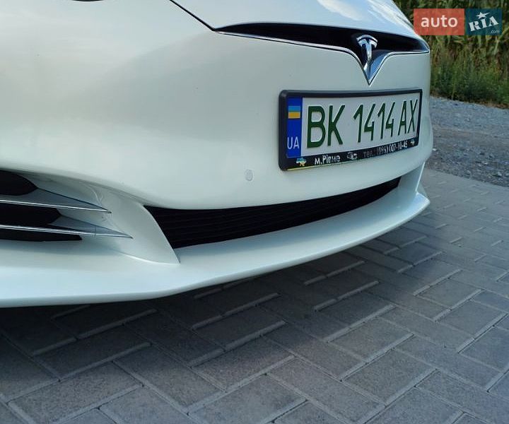 Лифтбек Tesla Model S 2018 в Ровно