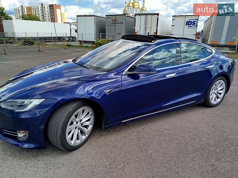 Ліфтбек Tesla Model S 2016 в Ковелі