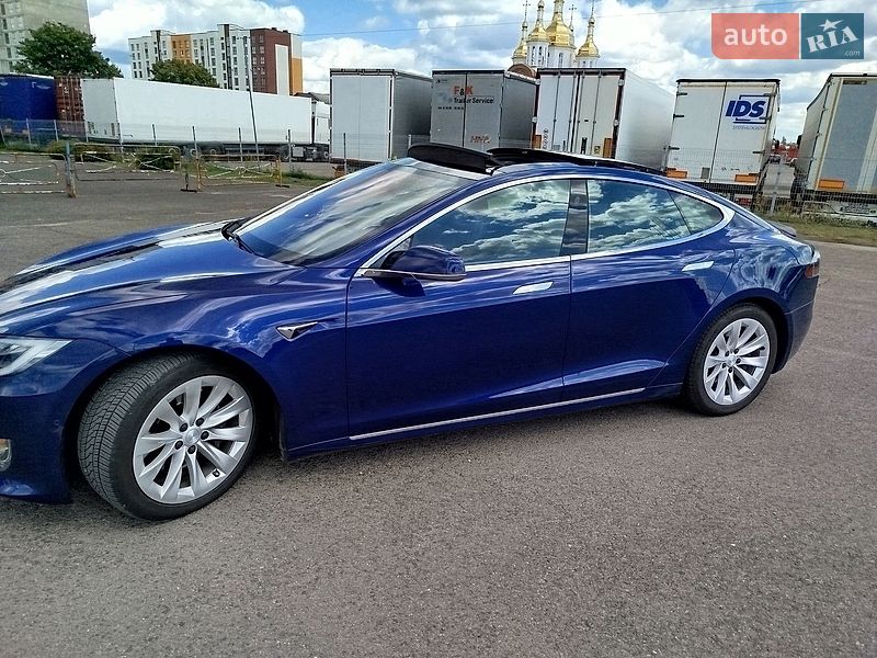 Ліфтбек Tesla Model S 2016 в Ковелі