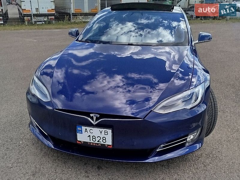 Ліфтбек Tesla Model S 2016 в Ковелі