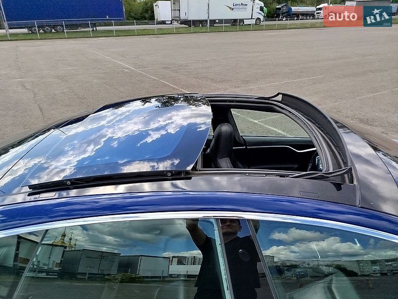 Ліфтбек Tesla Model S 2016 в Ковелі
