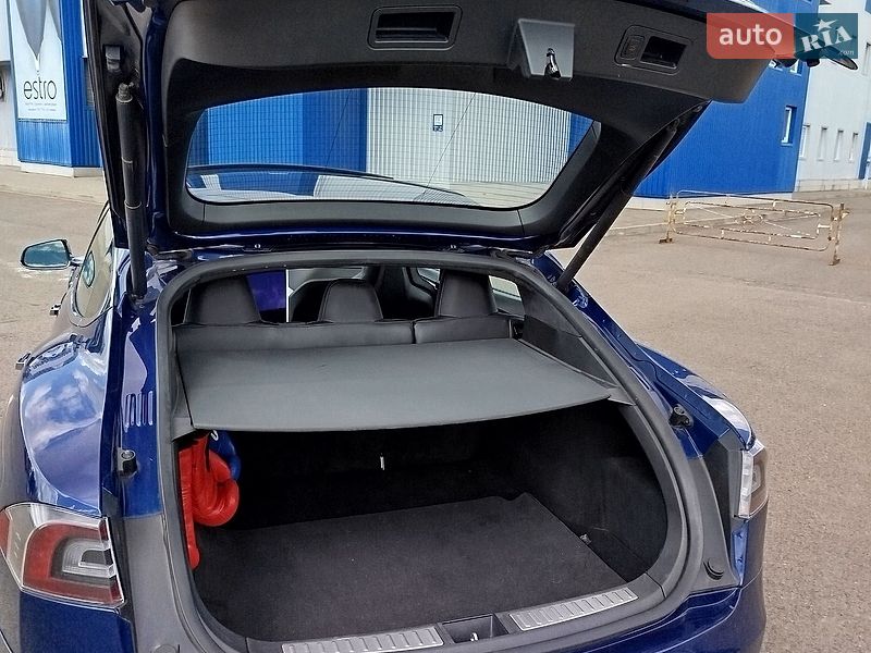 Ліфтбек Tesla Model S 2016 в Ковелі