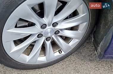 Ліфтбек Tesla Model S 2016 в Ковелі