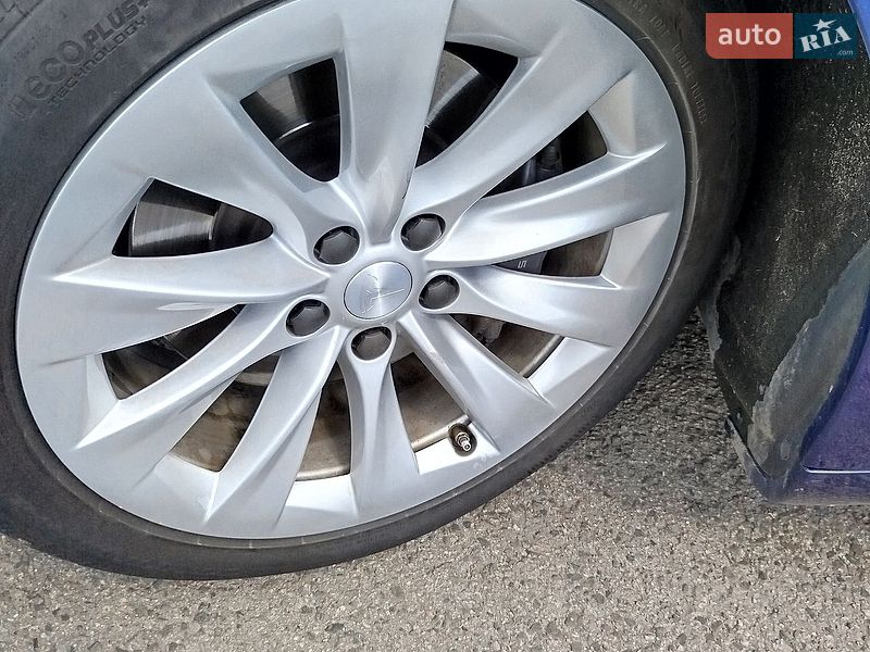 Ліфтбек Tesla Model S 2016 в Ковелі