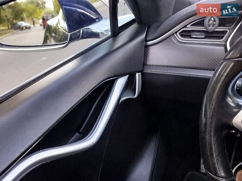 Ліфтбек Tesla Model S 2016 в Ковелі