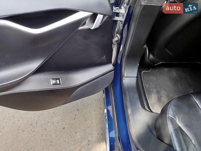 Ліфтбек Tesla Model S 2016 в Ковелі