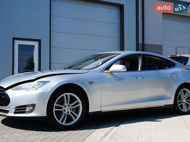 Лифтбек Tesla Model S 2014 в Дрогобыче