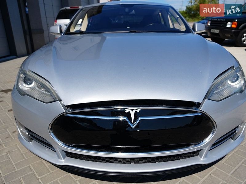 Лифтбек Tesla Model S 2014 в Дрогобыче