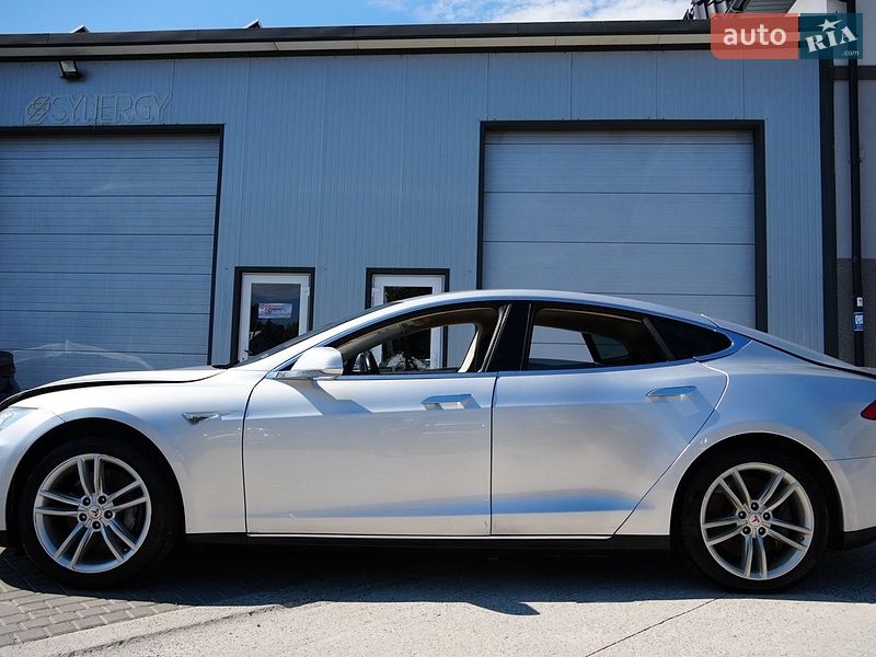 Лифтбек Tesla Model S 2014 в Дрогобыче фото 30 Лифтбек Tesla Model S 2014 в Дрогобыче