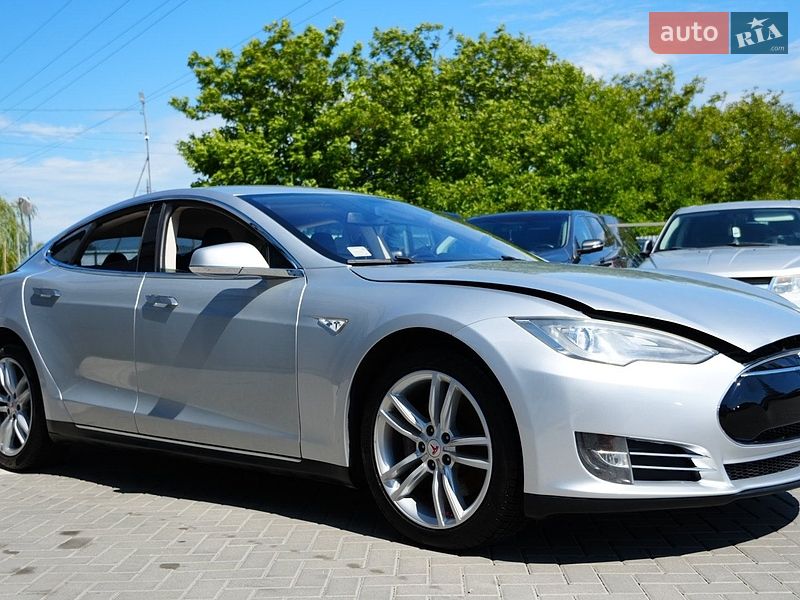 Лифтбек Tesla Model S 2014 в Дрогобыче фото 34 Лифтбек Tesla Model S 2014 в Дрогобыче
