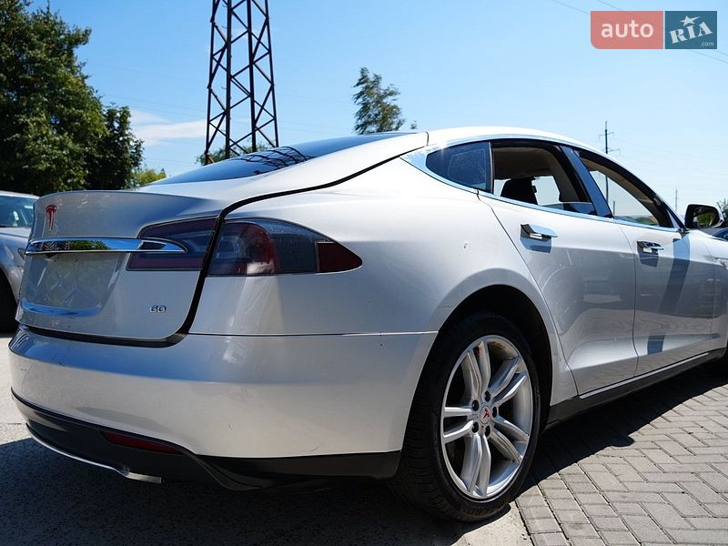 Лифтбек Tesla Model S 2014 в Дрогобыче