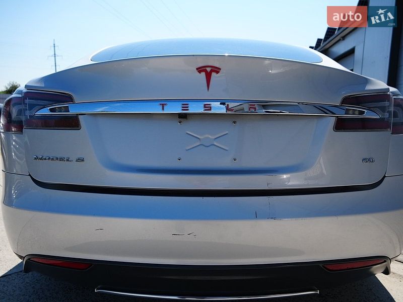 Лифтбек Tesla Model S 2014 в Дрогобыче