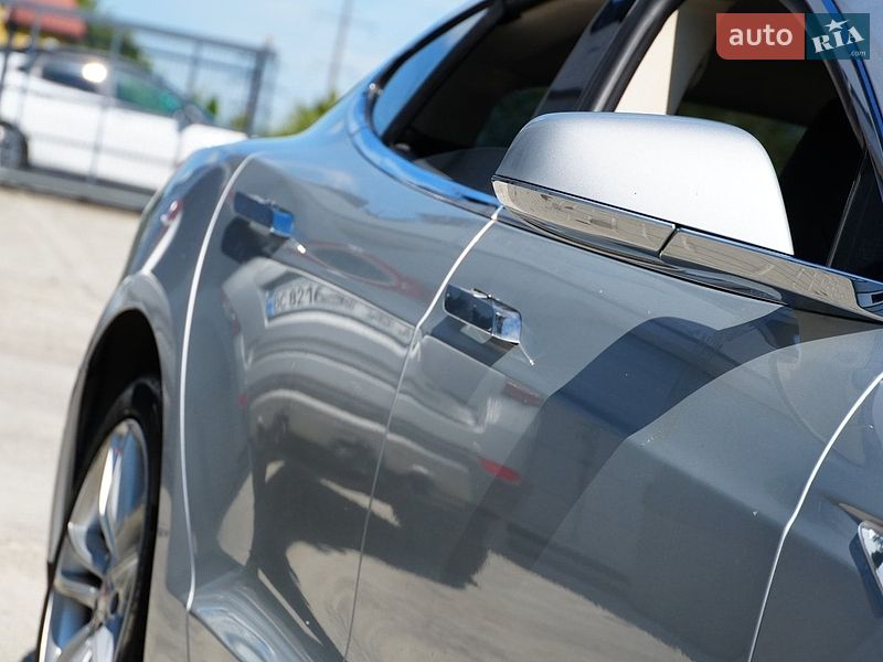 Лифтбек Tesla Model S 2014 в Дрогобыче