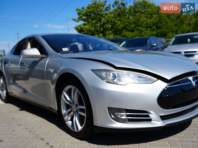 Лифтбек Tesla Model S 2014 в Дрогобыче фото 40 Лифтбек Tesla Model S 2014 в Дрогобыче