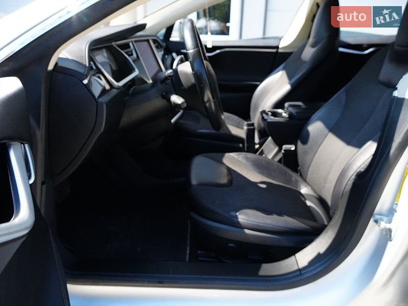 Лифтбек Tesla Model S 2014 в Дрогобыче