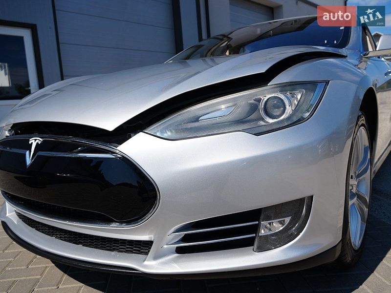 Лифтбек Tesla Model S 2014 в Дрогобыче