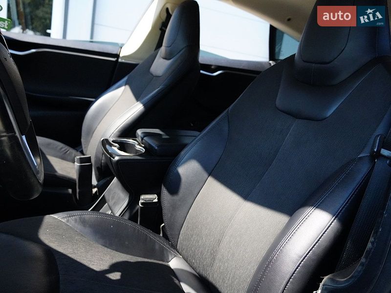 Лифтбек Tesla Model S 2014 в Дрогобыче