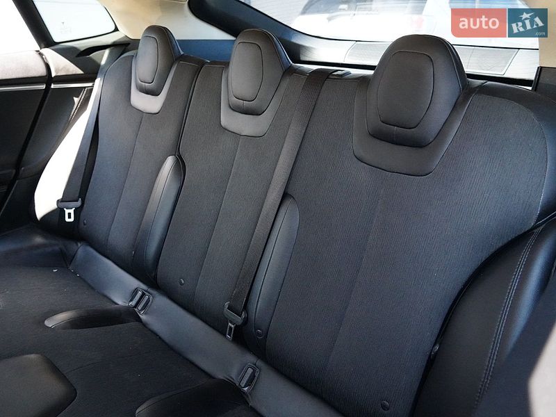 Лифтбек Tesla Model S 2014 в Дрогобыче