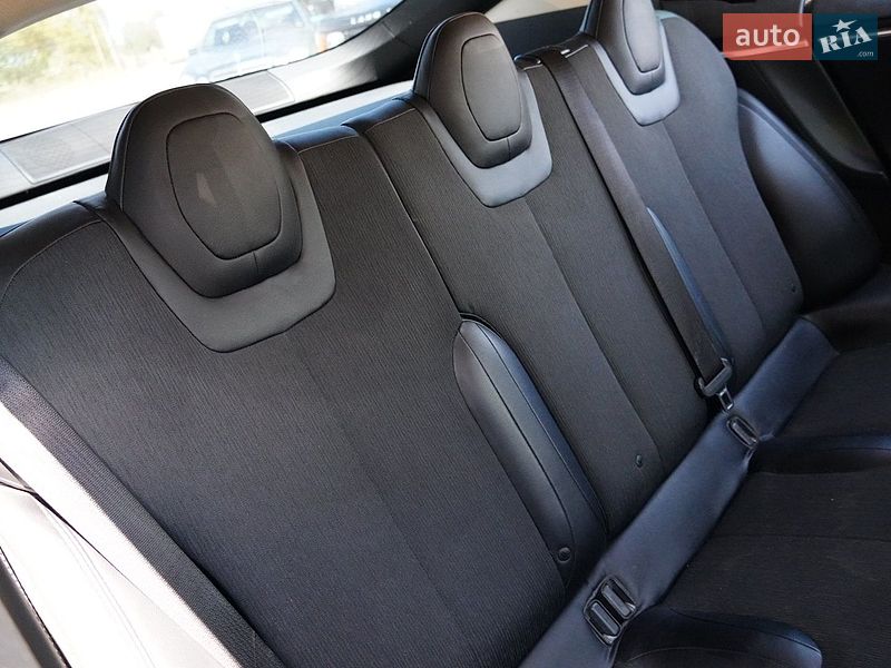 Лифтбек Tesla Model S 2014 в Дрогобыче