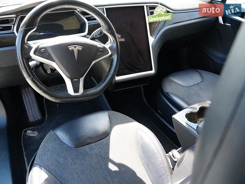 Лифтбек Tesla Model S 2014 в Дрогобыче